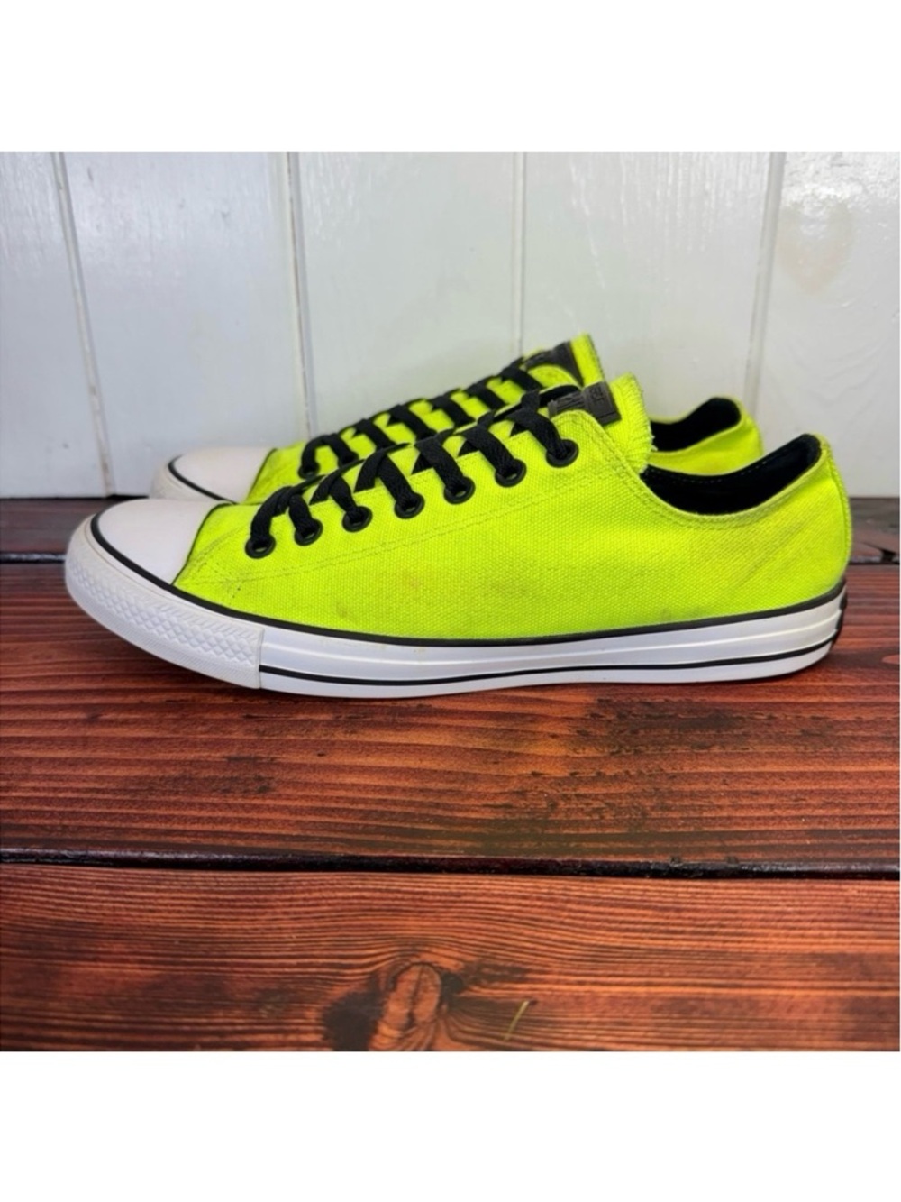 Converse Chuck Taylor All Star Low – Neon Yellow / Black – Men’s 10 / Women’s 12